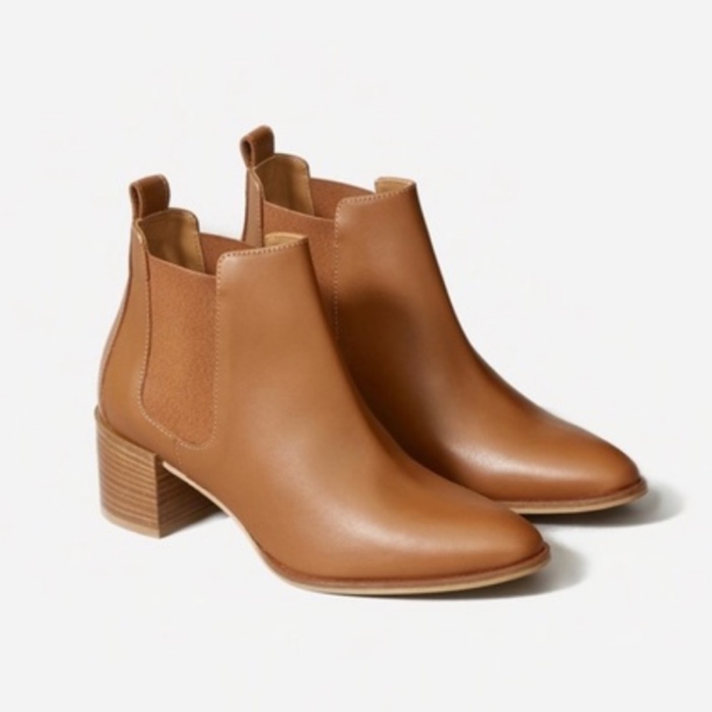 Everlane The Heel Ankle Chelsea Boots in Cognac